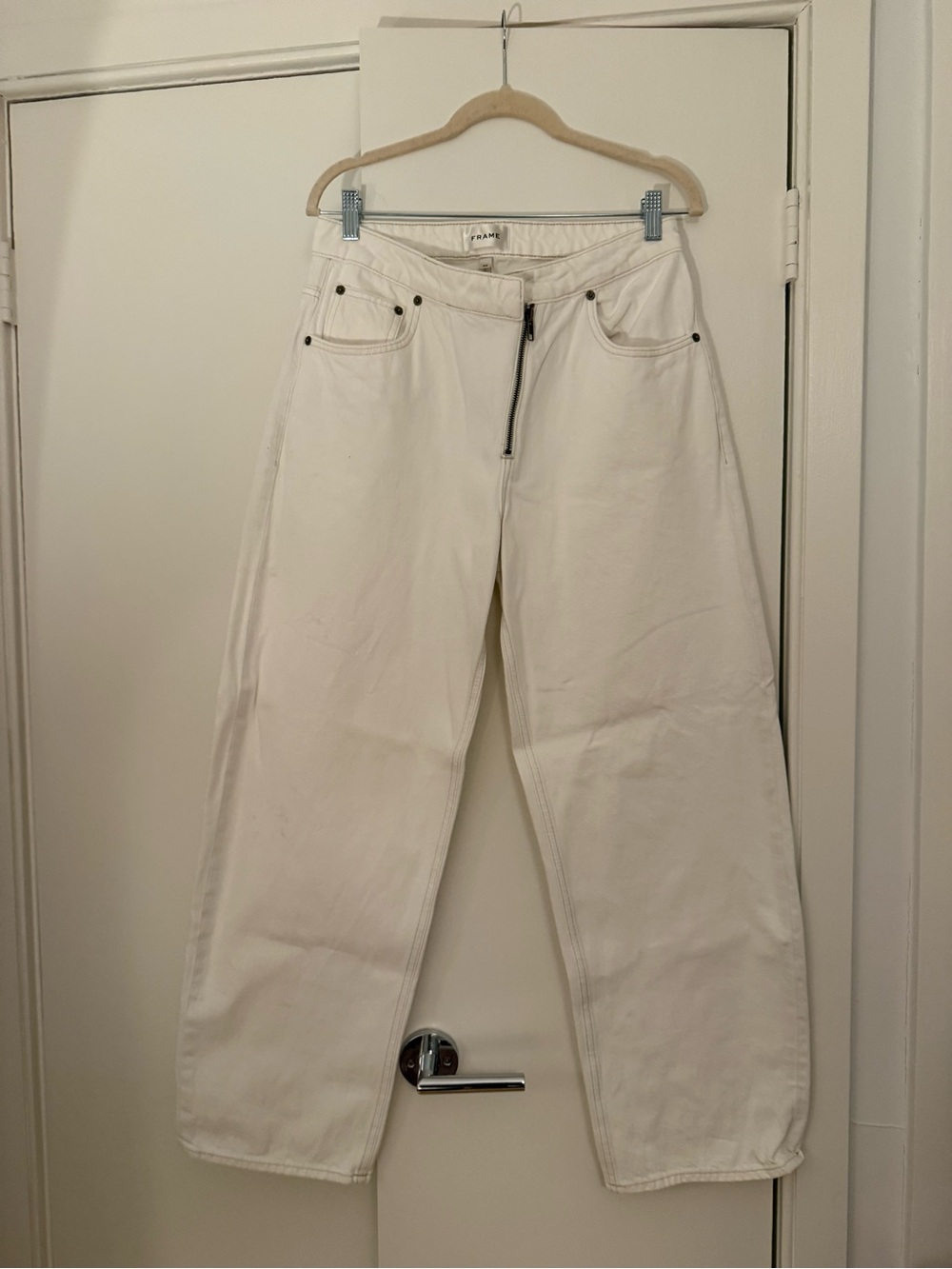 Frame Denim Cream Straight Leg Jeans with Front Zip